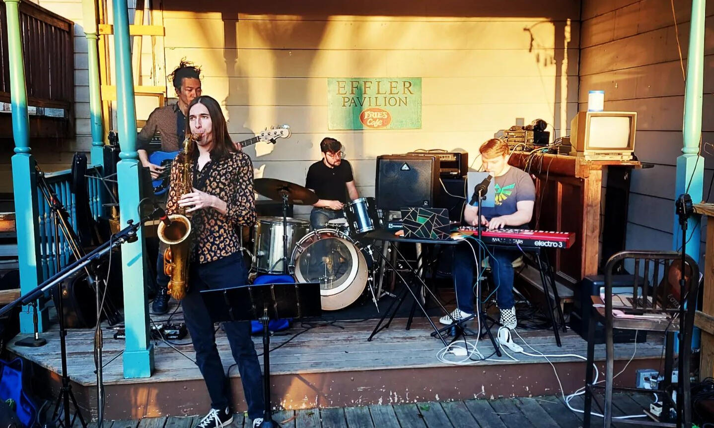 Fast Travel at Fries Cafe